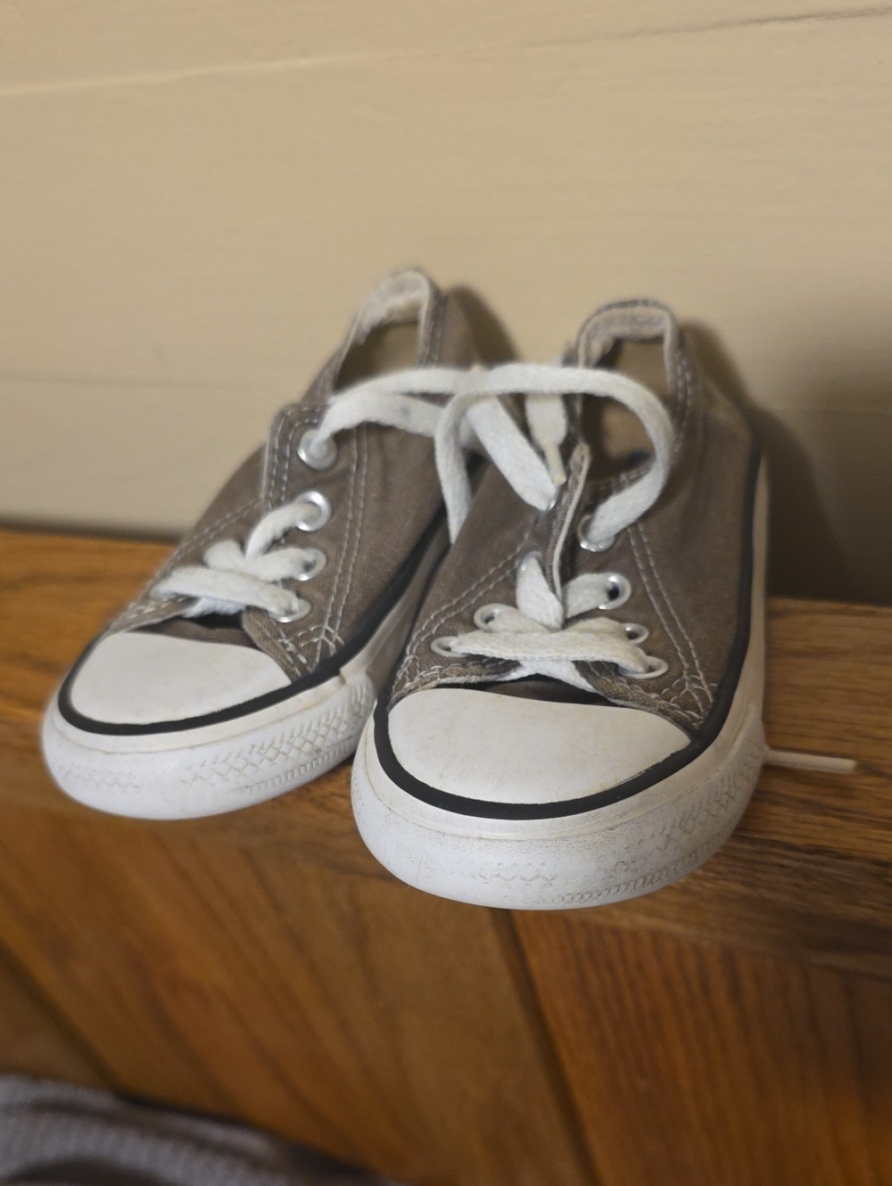 Kids Low-Top Canvas Sneakers in Gray with White Trim